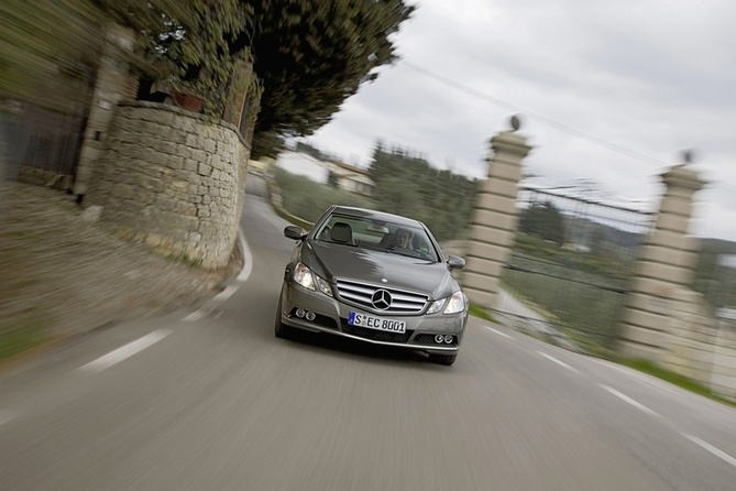 Mercedes-Benz E 250 CDI BlueEfficiency Coupé Avantgarde Mercedes-Benz E 250 CDI BlueEfficiency Coupé Avantgarde