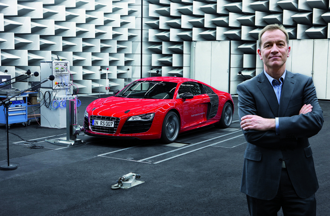 Rudolf Halbmeir, engenheiro da Audi, é responsável pelo som sintético do E-tron Rudolf Halbmeir, engenheiro da Audi, é responsável pelo som sintético do E-tron