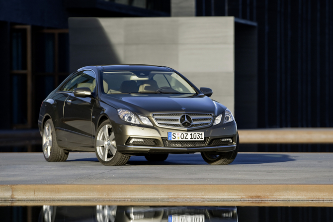 Mercedes-Benz E 350 CDI BlueEfficiency Coupé Elegance Mercedes-Benz E 350 CDI BlueEfficiency Coupé Elegance