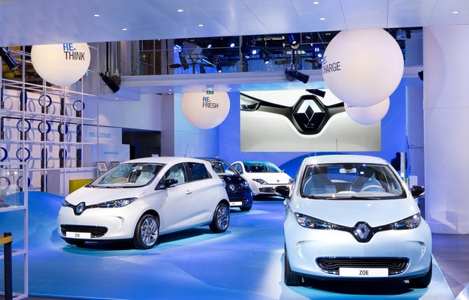 Petits et grands peuvent s'informer sur la technologie électrique à travers des installations pédagogiques. Petits et grands peuvent s'informer sur la technologie électrique à travers des installations pédagogiques.