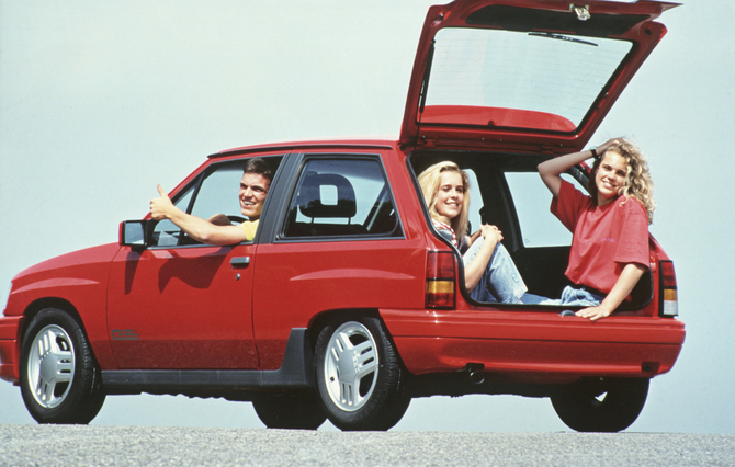 O Corsa A (1982 e 1992) foi a segunda geração mais vendida em Portugal com 158.272 carros vendidos O Corsa A (1982 e 1992) foi a segunda geração mais vendida em Portugal com 158.272 carros vendidos