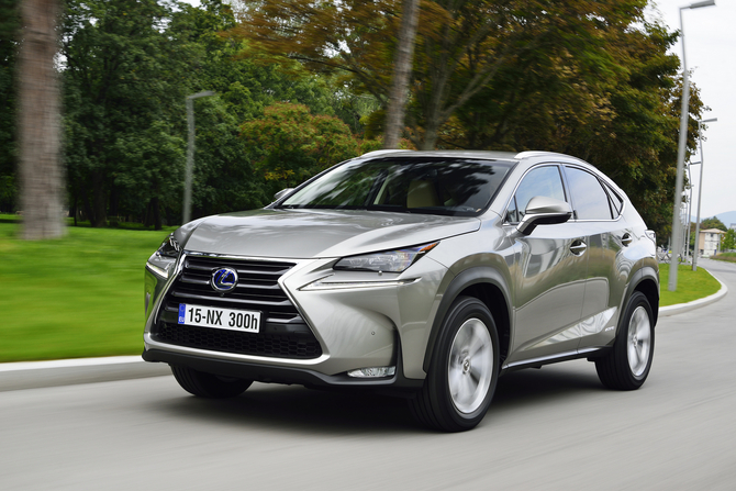 Lexus NX 300h Executive+ FWD Lexus NX 300h Executive+ FWD