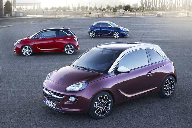 L'Opel Adam a une vaste palette de teintes extérieures et trois couleurs de toit. L'Opel Adam a une vaste palette de teintes extérieures et trois couleurs de toit.