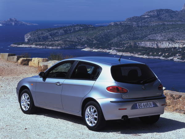 Alfa Romeo 147 1.9 JTDm 16v 150cv Distinctive Alfa Romeo 147 1.9 JTDm 16v 150cv Distinctive