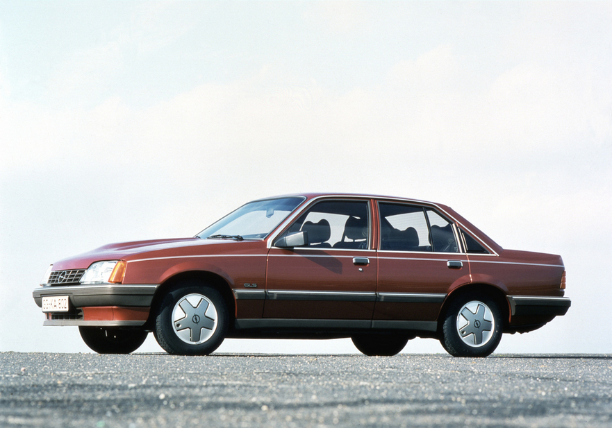 Opel Rekord Berlina 2 0 Gl 2 Photos And 50 Specs Autoviva Com