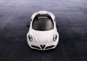 Alfa Romeo claims that it managed to limit weight increase to 60kg in the Spider version