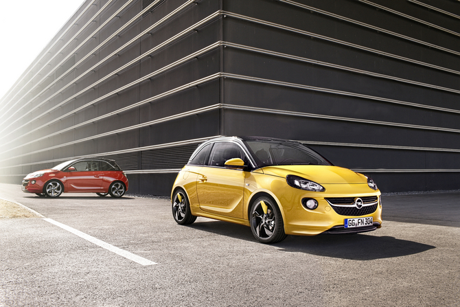 Anstelle der bei Opel sonst üblichen gestaffelten Ausstattungsreihen kommt der neue ADAM mit drei unterschiedlichen „Ausstattungswelten“. Anstelle der bei Opel sonst üblichen gestaffelten Ausstattungsreihen kommt der neue ADAM mit drei unterschiedlichen „Ausstattungswelten“.
