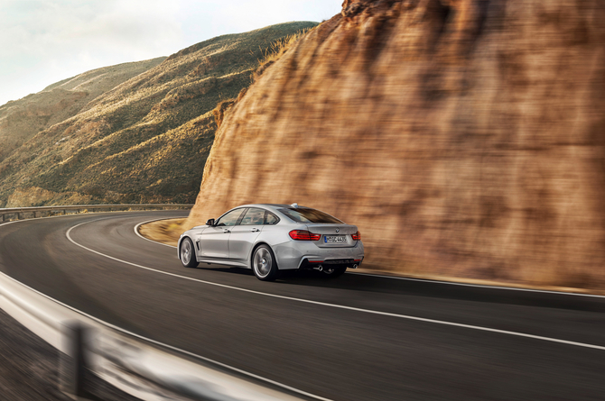 De vastes possibilités de personnalisation grâce aux 4 Finitions avec lignes personnalisées et au programme BMW Individual. De vastes possibilités de personnalisation grâce aux 4 Finitions avec lignes personnalisées et au programme BMW Individual.