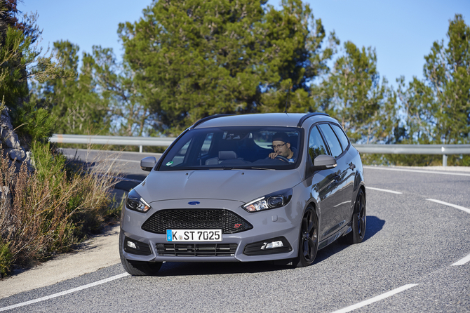 Ford Focus 2.0 EcoBoost 250 ST SW Ford Focus 2.0 EcoBoost 250 ST SW