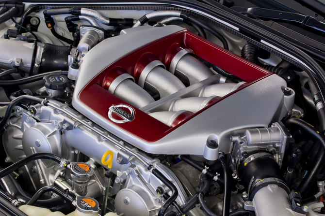 A versão utiliza o motor do GT-R com 550cv A versão utiliza o motor do GT-R com 550cv