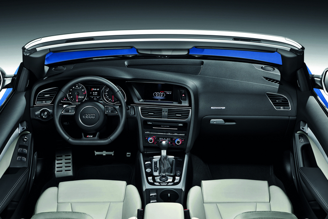 O interior do RS5 Cabriolet é idêntico à da versão standard RS5 O interior do RS5 Cabriolet é idêntico à da versão standard RS5