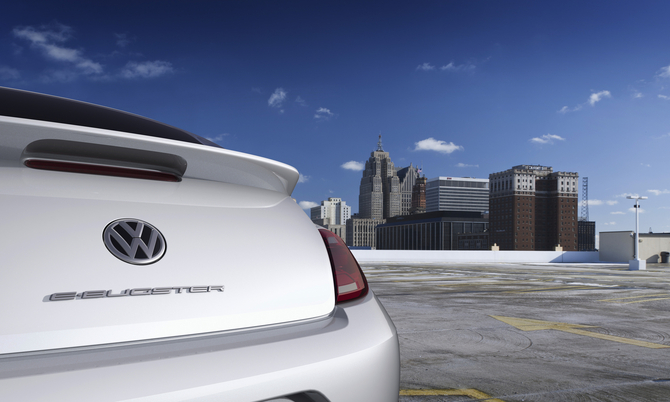 VW electrifies NAIAS with E-Bugster and Jetta Hybrid VW electrifies NAIAS with E-Bugster and Jetta Hybrid