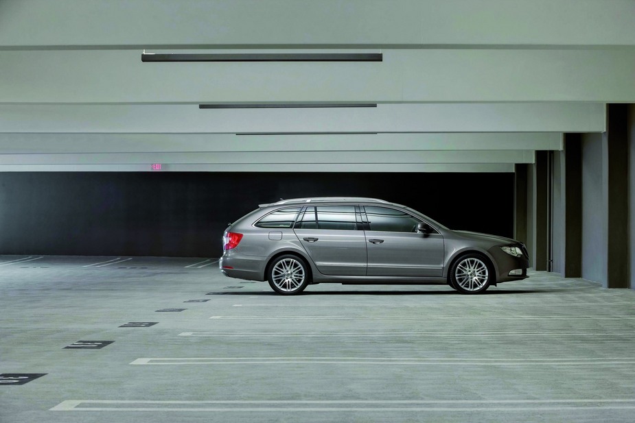 skoda_superb_break_2_0i_tdi_140_hp_dsg_ambition_large_29433.jpg
