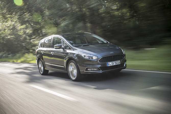 Ford S-Max Vignale 2.0TDCi Bi-turbo Titanium Powershift Ford S-Max Vignale 2.0TDCi Bi-turbo Titanium Powershift