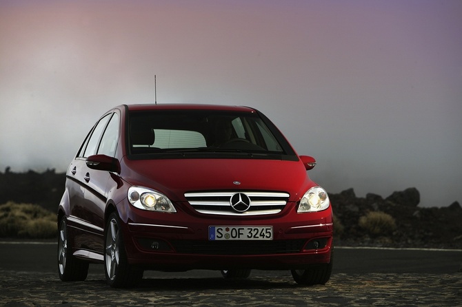Mercedes-Benz B 200 Turbo Mercedes-Benz B 200 Turbo