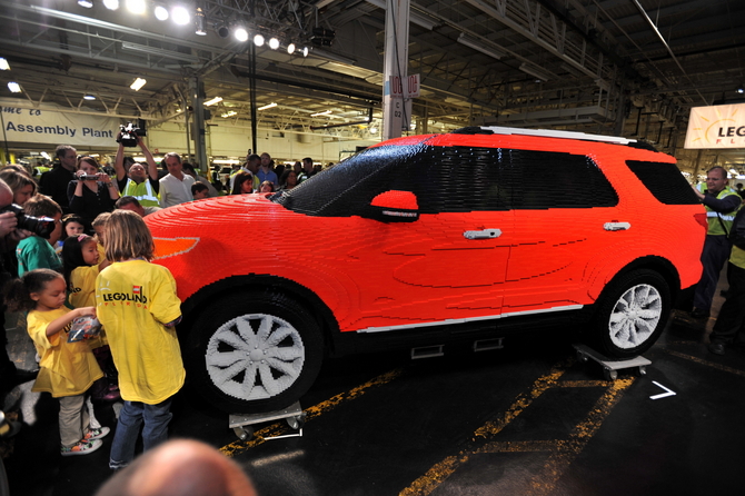 Ford Explorer Recreated in Lego Ford Explorer Recreated in Lego