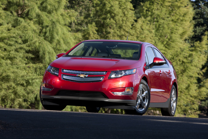 Nos Estados Unidos, os valores das vendas do Volt quadruplicaram este ano, mas ainda estão longe do Toyota Prius Nos Estados Unidos, os valores das vendas do Volt quadruplicaram este ano, mas ainda estão longe do Toyota Prius