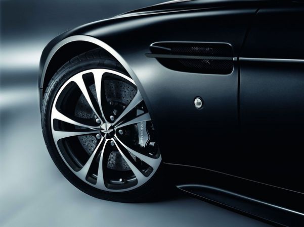 Aston Martin V12 Vantage Carbon Black Aston Martin V12 Vantage Carbon Black