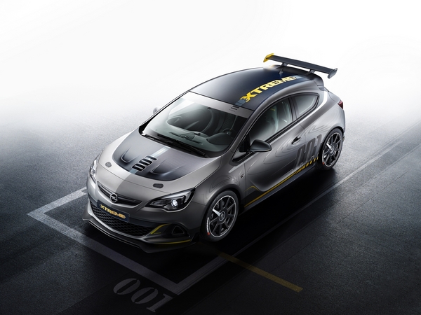 Une laque high tech met en valeur la ligne sculpturale de l’Opel Une laque high tech met en valeur la ligne sculpturale de l’Opel