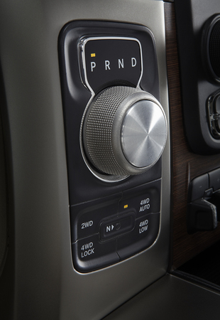 The knob allows for easy changing between gears The knob allows for easy changing between gears