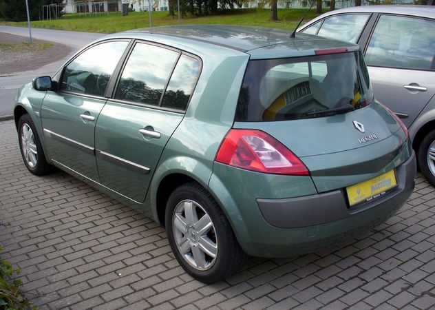 Renault Megane II Hatchback 14 16v share tell a friend share on facebook