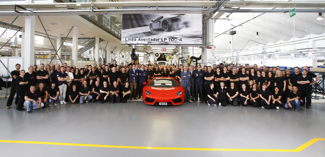 Os primeiros mil Aventador foram produzidos em metade do tempo dos primeiros mil Murciélago Os primeiros mil Aventador foram produzidos em metade do tempo dos primeiros mil Murciélago