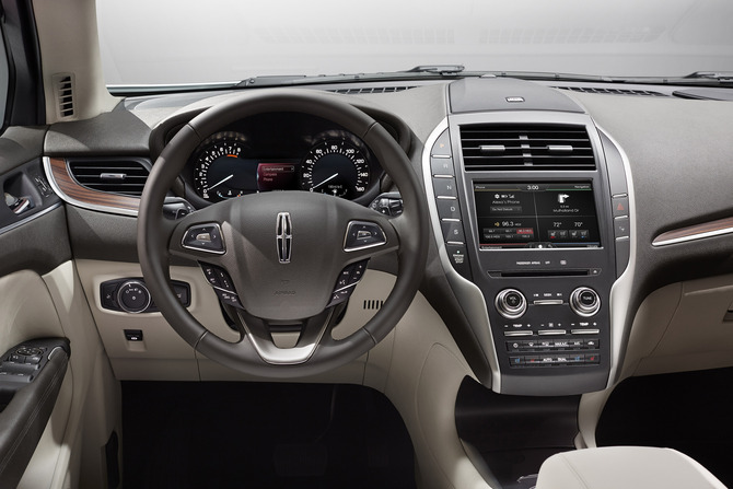 It has a new multifunction steering wheel design It has a new multifunction steering wheel design