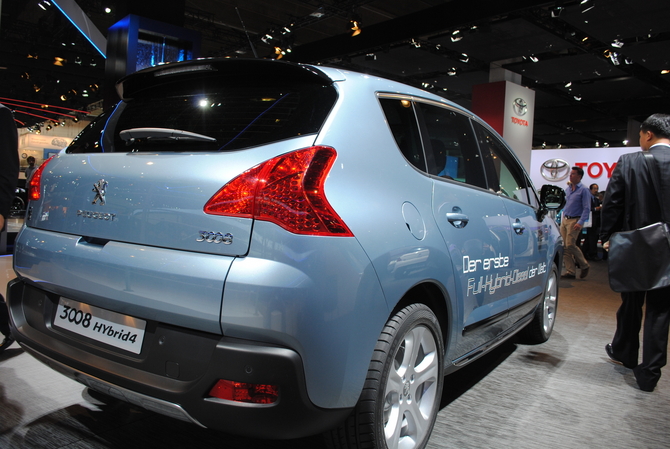 Peugeot 3008 HYbrid4 Peugeot 3008 HYbrid4