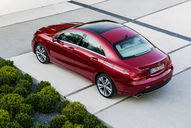 Der CLA basiert auf der A-Klasse, ist allerdings ein Limousine. Der CLA basiert auf der A-Klasse, ist allerdings ein Limousine.