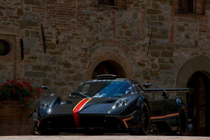 It is based on the Zonda R It is based on the Zonda R