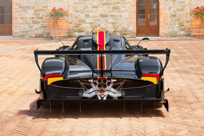 The rear wing is all new with its vertical stabilizer The rear wing is all new with its vertical stabilizer