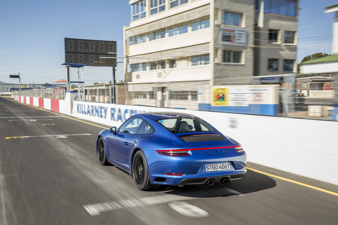 Porsche 911 Carrera 4 GTS Porsche 911 Carrera 4 GTS