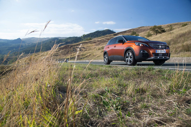 Peugeot 3008 Allure 1.2 PureTech Grip Control Peugeot 3008 Allure 1.2 PureTech Grip Control