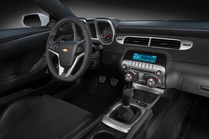 O interior também foi simplificado e tornado mais leve O interior também foi simplificado e tornado mais leve