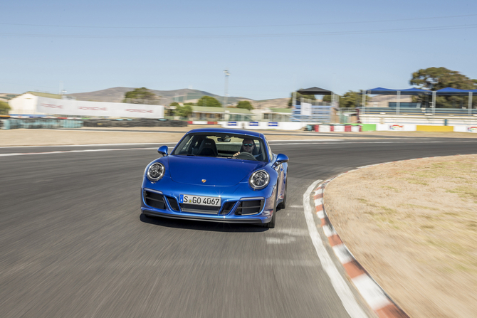Porsche 911 Carrera 4 GTS PDK Porsche 911 Carrera 4 GTS PDK