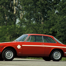 Alfa also made a coupe version that was especially popular in the Junior trim