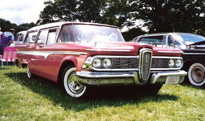 edsel_villager_station_wagon_img_67474.jpg