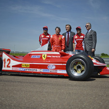 Villeneuve na fotografia com di Montezemolo, Massa e Alonso