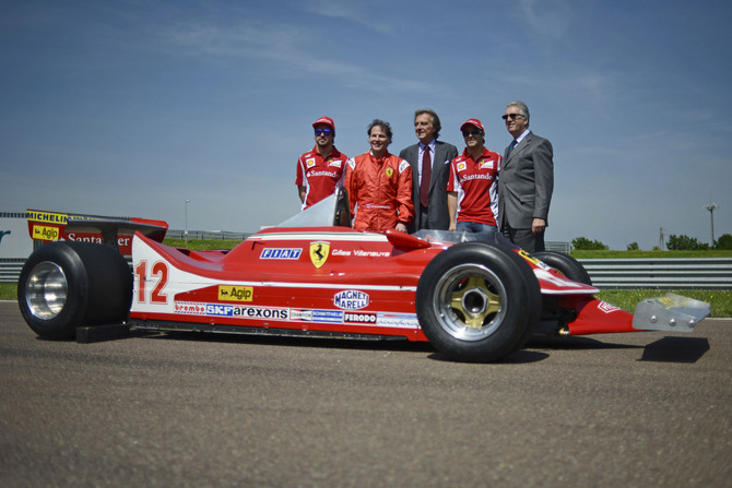 Villeneuve posing with di Montezemolo, Massa and Alonso Villeneuve posing with di Montezemolo, Massa and Alonso