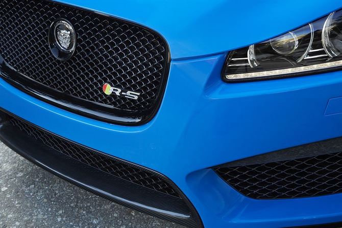 Detalhe da frente do Jaguar XFR-S Detalhe da frente do Jaguar XFR-S