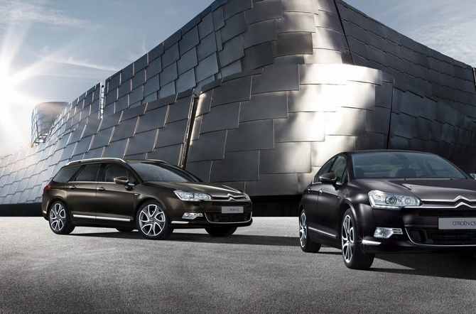 The C5 sedan and Tourer both get the exterior upgrades The C5 sedan and Tourer both get the exterior upgrades