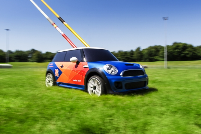 Er kann zwei Speere transportieren. Er kann zwei Speere transportieren.