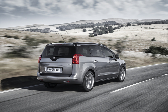 Peugeot 5008 1.6 BlueHDi Peugeot 5008 1.6 BlueHDi