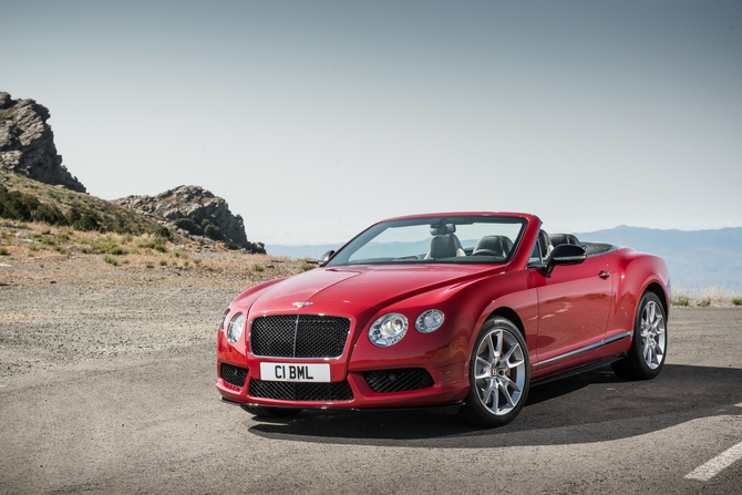 The V8 S is available as coupe and convertible The V8 S is available as coupe and convertible