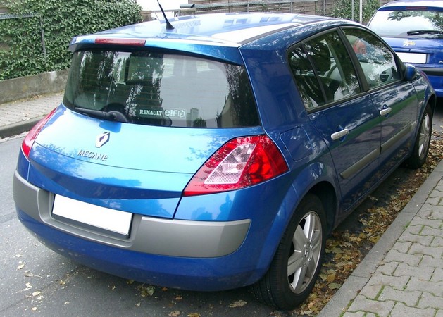 Renault Megane II Hatchback 16 16v share tell a friend share on facebook