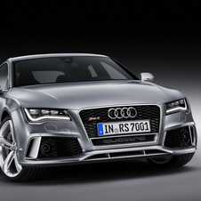 O RS7 Sportback recebe uma frente mais desportiva e alguns detalhes em fibra de carbono