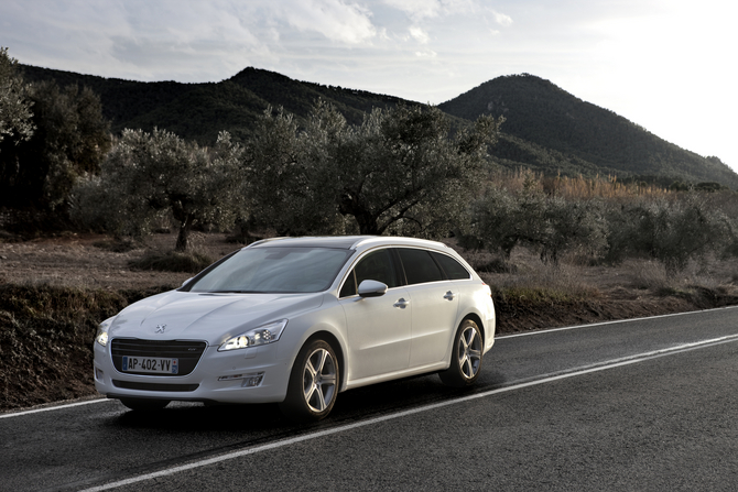 Peugeot 508 SW 2.2 HDi FAP Peugeot 508 SW 2.2 HDi FAP