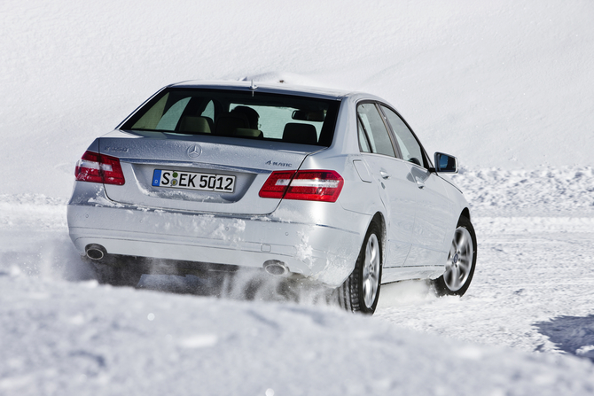 Mercedes-Benz E 350 CDI 265hp BE 4Matic Auto Mercedes-Benz E 350 CDI 265hp BE 4Matic Auto