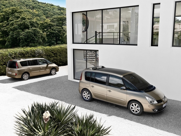 Venda de automóveis cai mais de 31% em 2011 Venda de automóveis cai mais de 31% em 2011