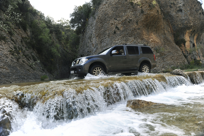 Nissan Pathfinder SE 4X2 Nissan Pathfinder SE 4X2